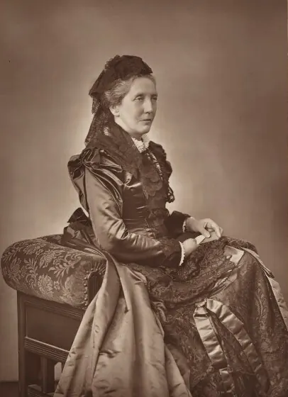 A studio photograph of the artist Constance Frederica Gordon-Cumming.
