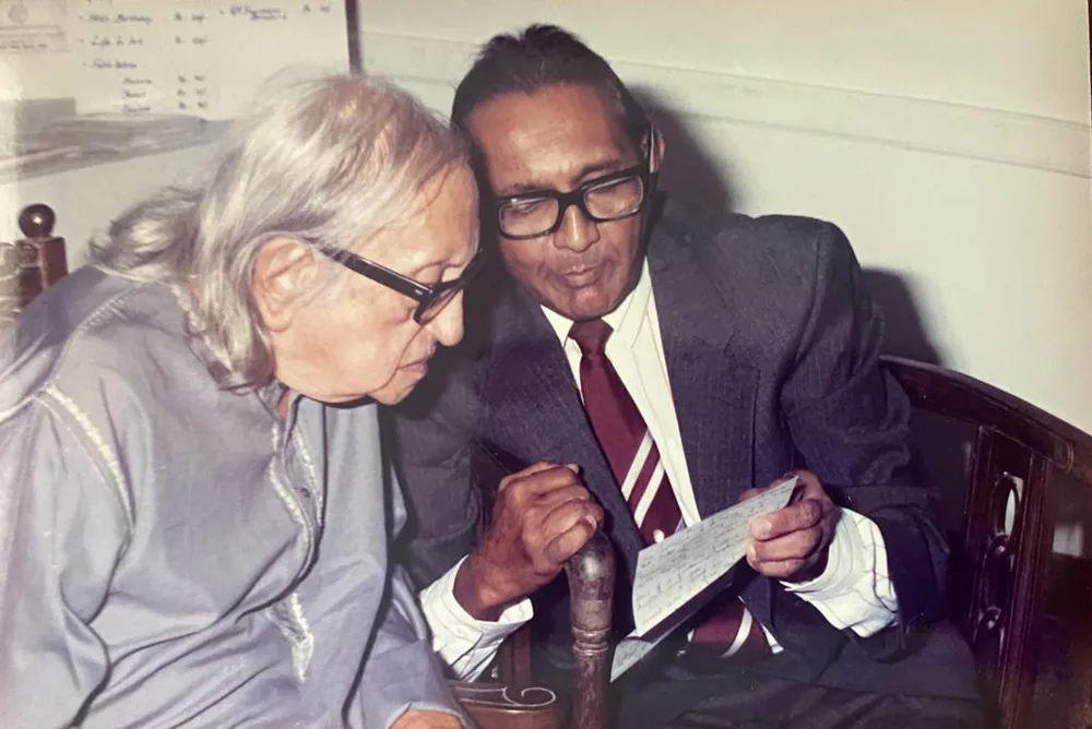 George Keyt seated with Cedric de Silva.
