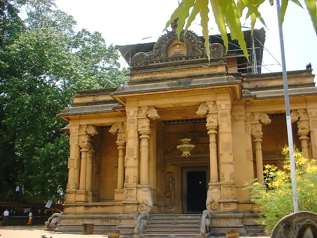 The exterior of the Kelaniya Raja Maha Vihara image house, a pillared portico beneath a moulded gable.